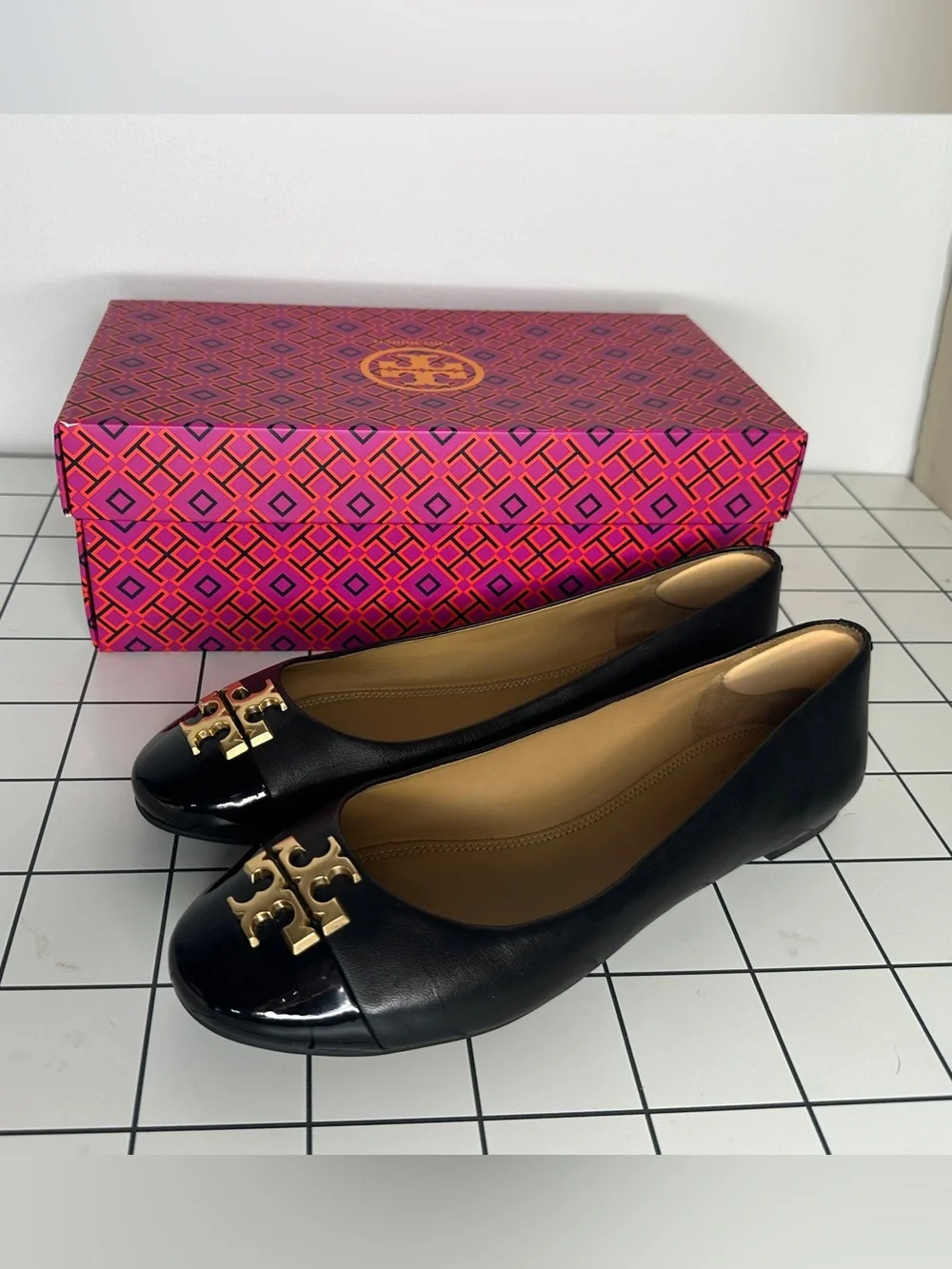 Tory Burch Black Leather Ballet Flats with Gold Logo Accent 11 Women's w/ box